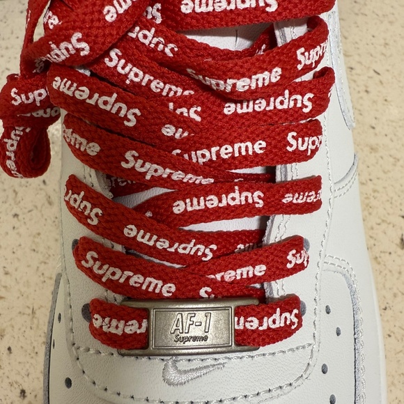 Nike Air Force 1 Low Supreme - Picture 2 of 5